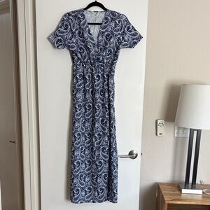 Chic Blue Paisley Maxi Dress